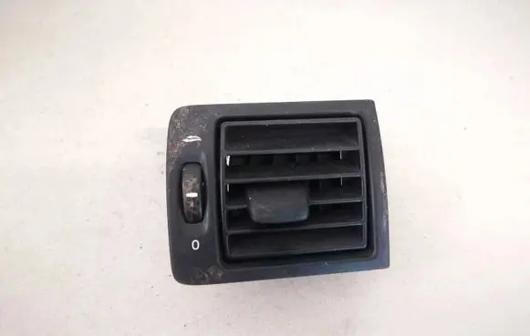 Volvo S40 Dash center air vent grill y01128