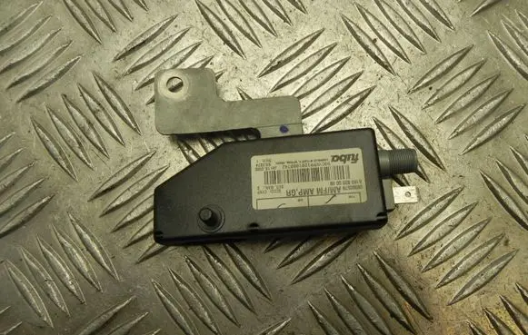 Mercedes-Benz ML W163 Aerial antenna amplifier A1638200089 U486