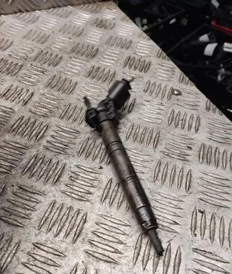 Mercedes-Benz GLK (X204) Fuel injector a642070