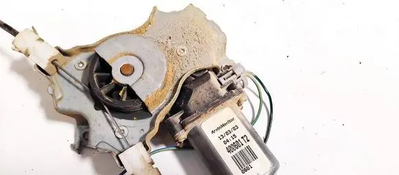 Nissan Primera Front door window regulator motor 400601t2