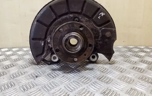Volkswagen PASSAT B7 Front wheel hub