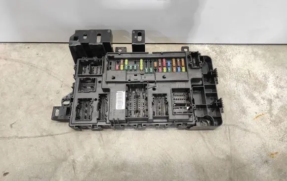Ford Mustang VI Fuse module JR3T15604 DG9T14B476