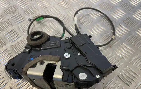 Toyota Prius (XW20) Front door lock
