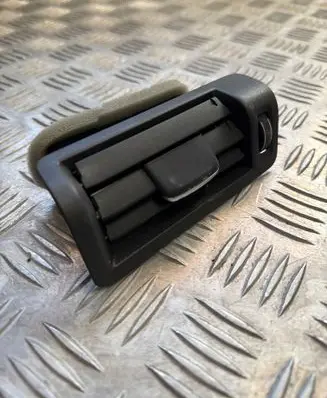 Volvo XC90 Air vent grill in roof 
