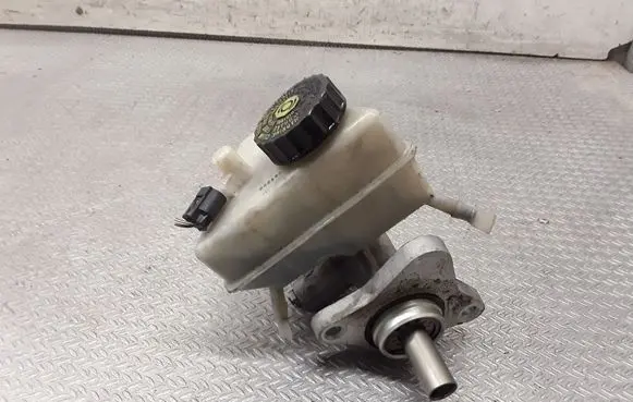 Mercedes-Benz C W203 Master brake cylinder