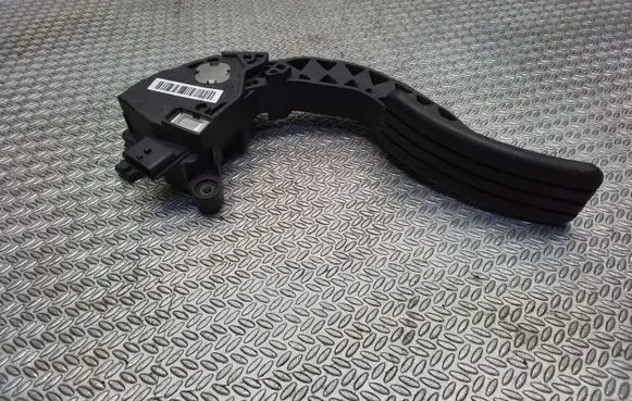 Renault Trafic III (X82) Accelerator throttle pedal 180020024R