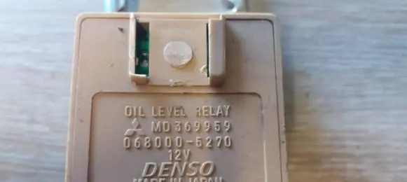 Mitsubishi Pajero Sport I Oil pressure relay MD369959 0680005270