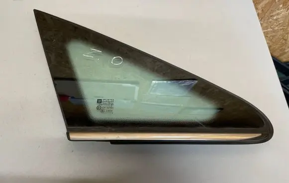 Opel Zafira B Front triangle window/glass 