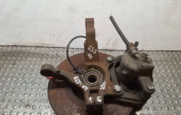 Renault Clio III Front wheel hub spindle knuckle S25056559 8200345944