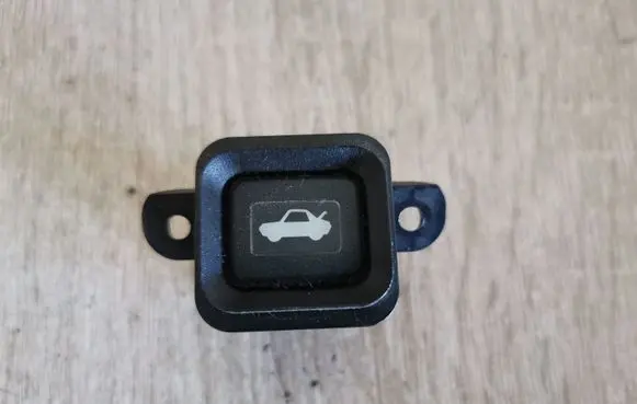Honda CR-V Tailgate opening switch 