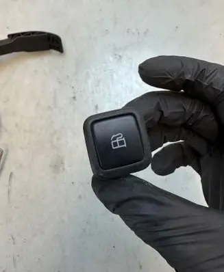 Audi A2 Fuel tank opening switch 8Z1959833 03000326