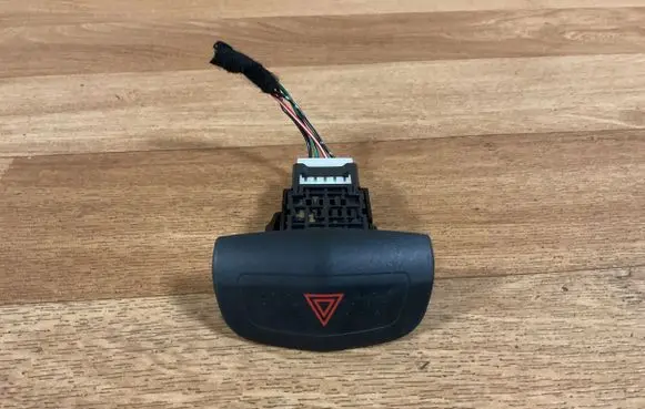 Nissan Primera Hazard light switch 06016