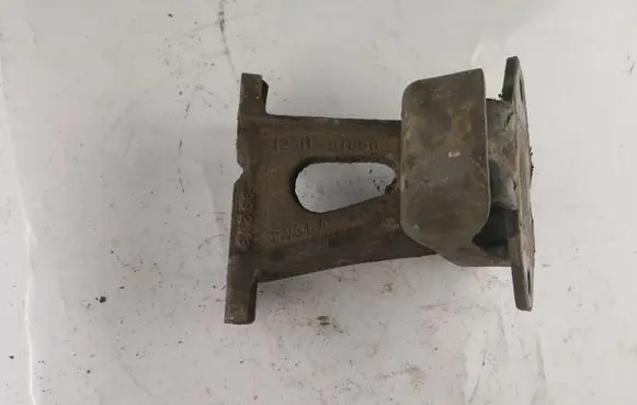 Toyota Land Cruiser (HDJ90) Engine mount bracket 1231167050