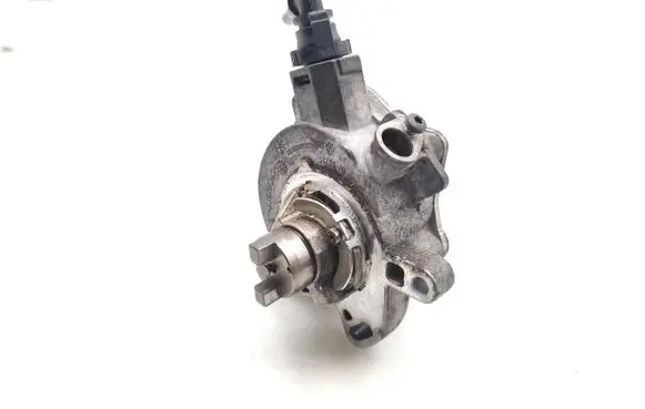 Ford Focus Vacuum pump CM5G2A451FA