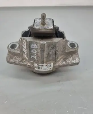 Engine mount bracket