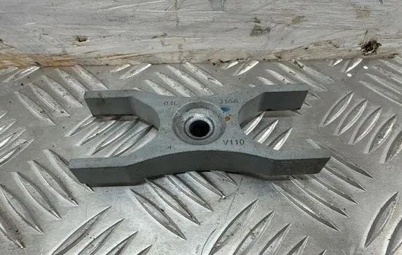Volkswagen Passat Alltrack Fuel Injector clamp holder 04L216A V110