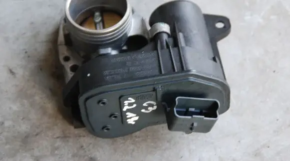 Peugeot 208 Throttle valve 9673622380