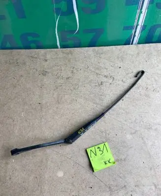 Opel Omega B2 Front wiper blade arm 90493822