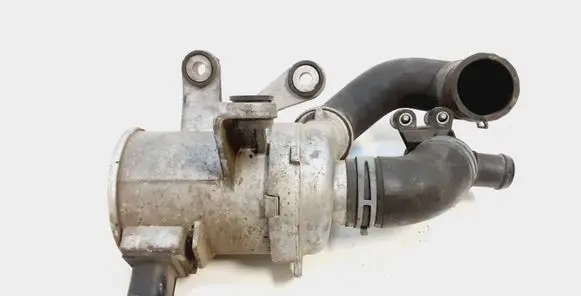 Mercedes-Benz C W205 Water pump A2742000107