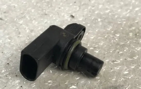 BMW 5 E39 Camshaft speed sensor 2249320 13627796054 12142249320