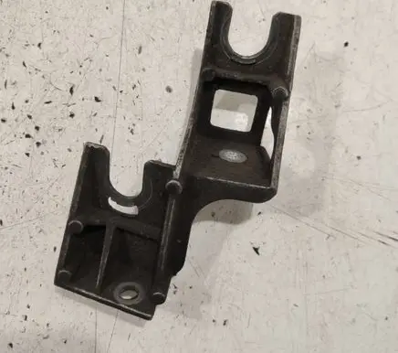 Citroen Berlingo Gear shift cable bracket 8200237413