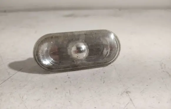 Front fender indicator light