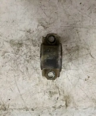 Suzuki Grand Vitara II Sway bar bush bracket, front 
