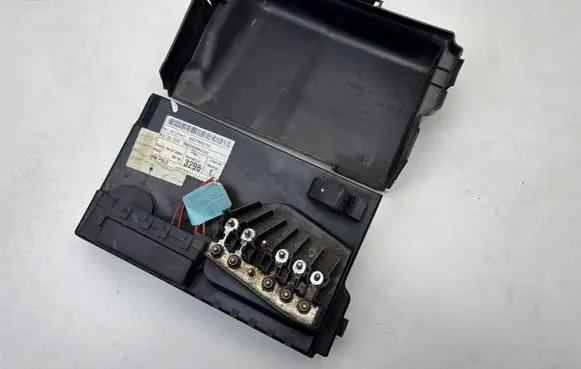 Volkswagen Polo Fuse module 6Q0937550