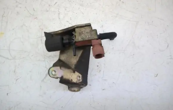 Toyota Corolla E30 E40 E50 E60 Valve vacuum 