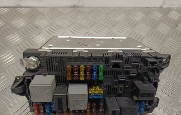 Mercedes-Benz E W211 Fuse module 2115454201