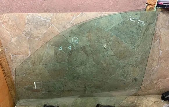 Mercedes-Benz GL X166 Front door window glass four-door A1667200314