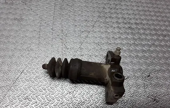 Suzuki Grand Vitara I Clutch slave cylinder 