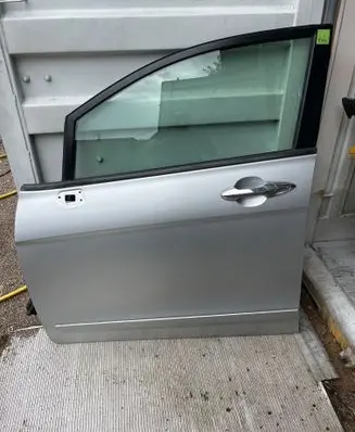 Honda FR-V Front door
