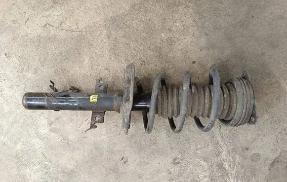 Nissan X-Trail T32 Front shock absorber with coil spring