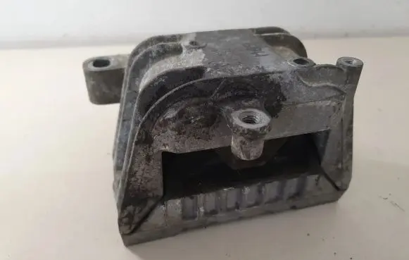 Volkswagen Touran I Engine mount bracket 1K0199262BA 1K0199262