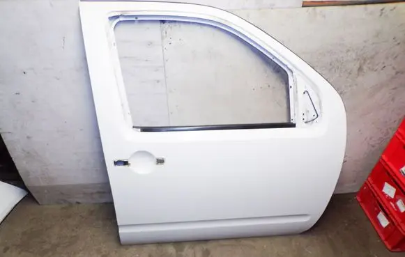 Nissan Pathfinder R51 Front door