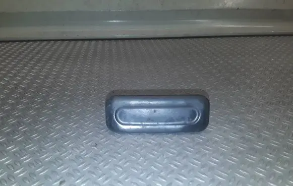 Peugeot 308 Tailgate opening switch 