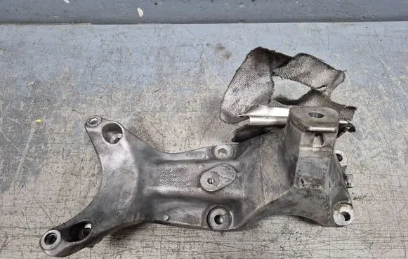 Audi A6 C7 Engine mounting bracket 4G0199307