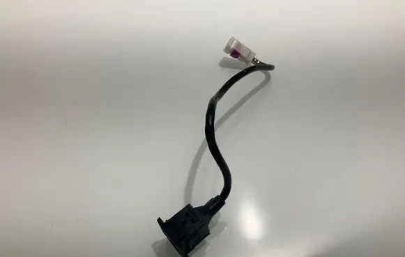 Mercedes-Benz E W212 USB socket connector A1728200515 1728200515