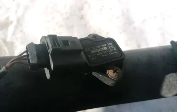 Volkswagen Golf V Air pressure sensor 0281002399 038906051B