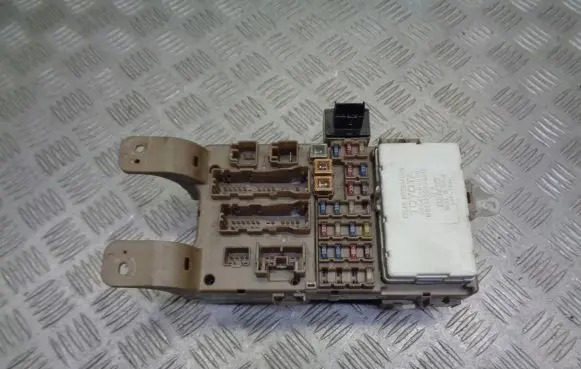 Toyota Corolla E120 E130 Fuse box cover