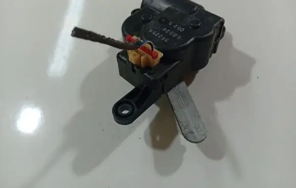 Chrysler Voyager Air flap motor/actuator 4734225a