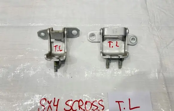 Suzuki SX4 S-Cross Rear door hinge set 