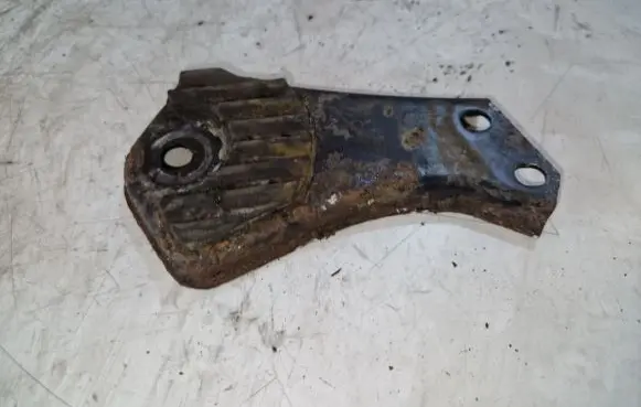 Mercedes-Benz E W212 Engine mounting bracket A2043520246