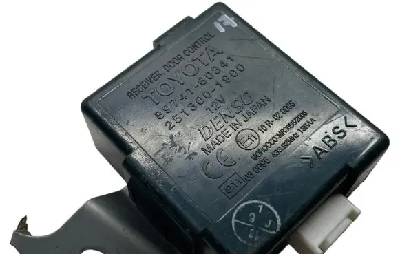 Toyota Land Cruiser (J120) Door control unit/module 8974160341 10R020096 2513001900