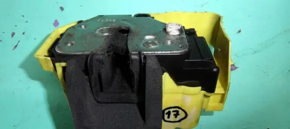 Fiat Qubo Front door lock 1365305080