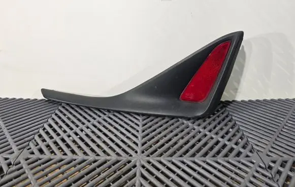 Rear bumper corner part panel trim