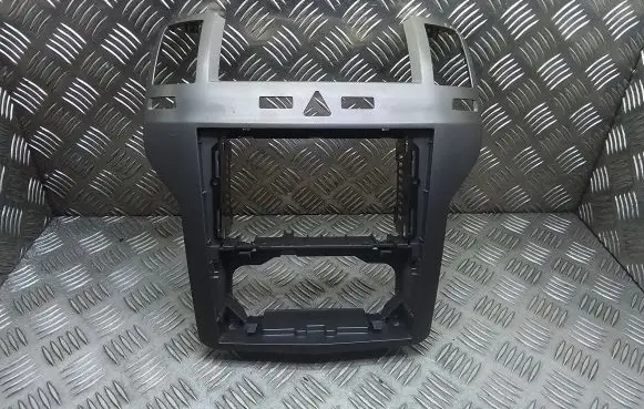 Radio/GPS head unit trim