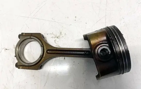 Hyundai Santa Fe Piston with connecting rod