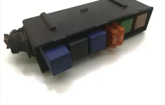 Opel Vectra C Fuse module 90504296